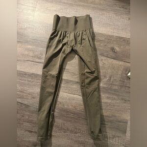 NVGTN Olive High-Waisted solid seamless